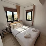 7th Stop Coastal Living * Αρτέμιδα