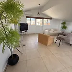 7th Stop Coastal Living * Αρτέμιδα